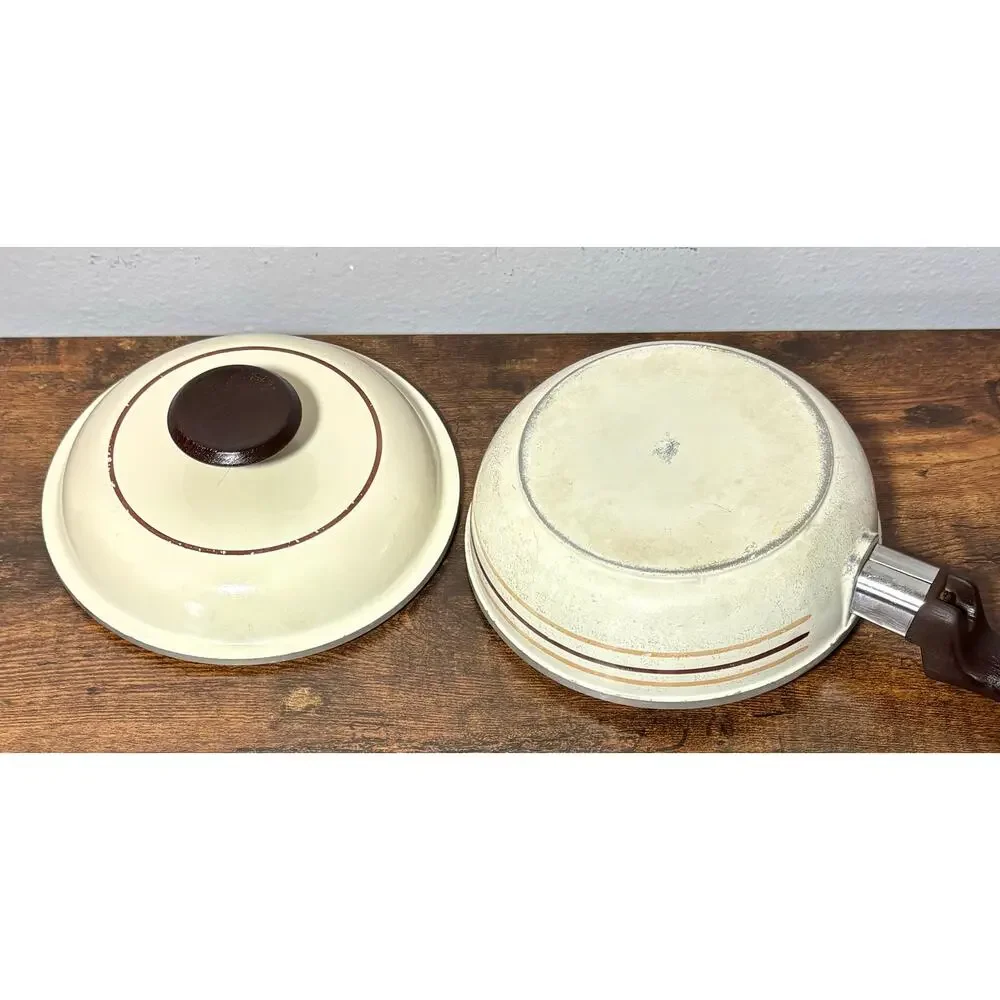 Vtg Regal Ware Cast Aluminum 1 QT Sauce Pan Wood Handle Cream w/ Brown Stripes